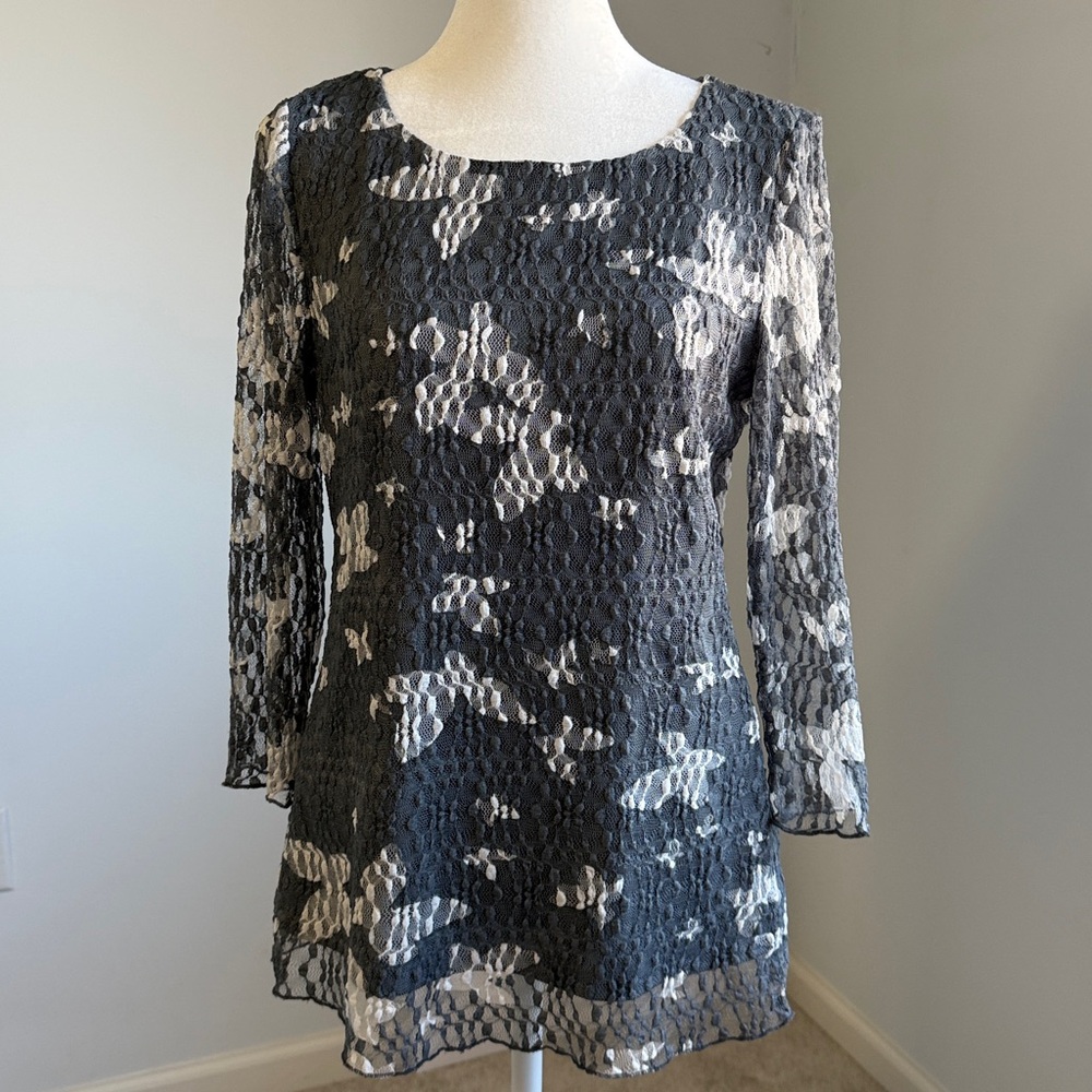 Phase Eight Elegant Gray and White Lace Top 
SZ 12.